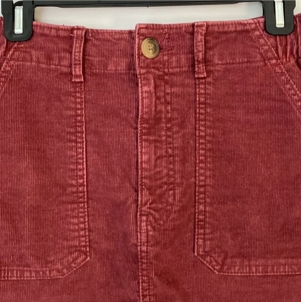 American Eagle Maroon Wine Red Corduroy Mini Skirt Super Stretch Women's 2 EUC
